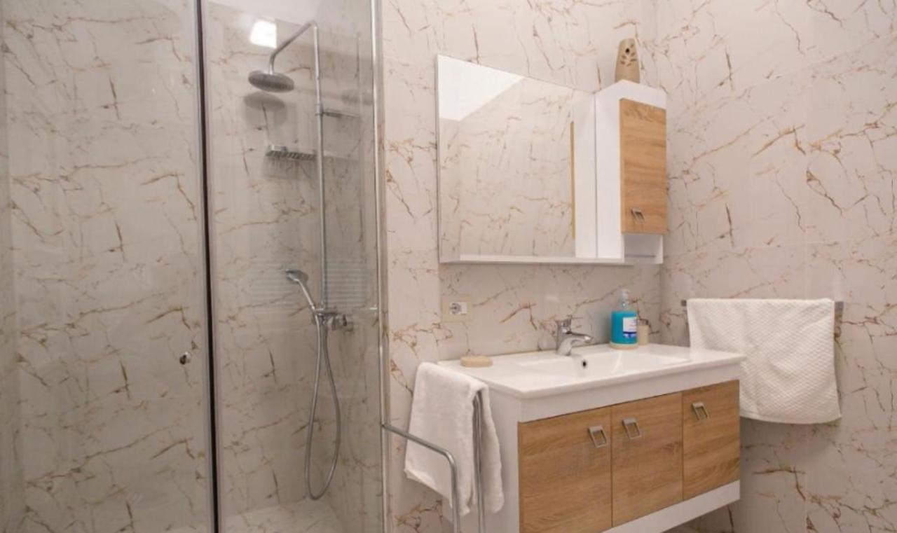 Vila Ferdinand Modern Rooms In Tirana'S Center Extérieur photo